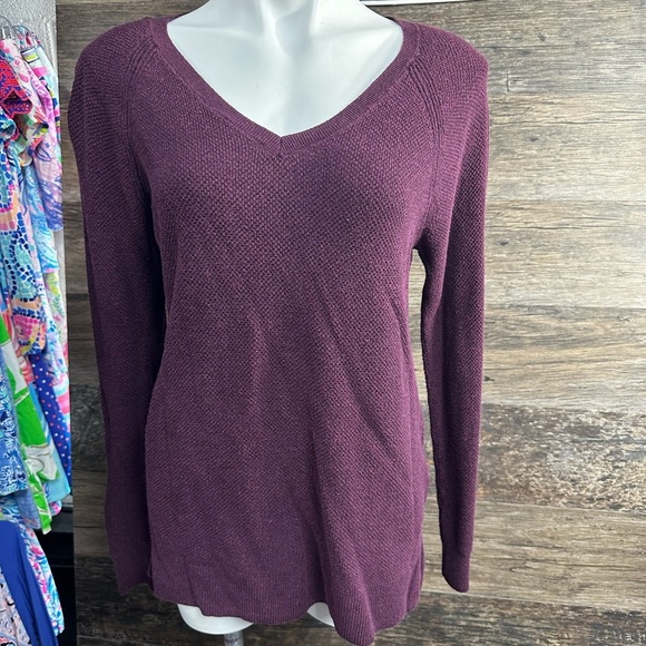 GAP Women's Purple V-Neck Sweater - Picture 8 of 9
